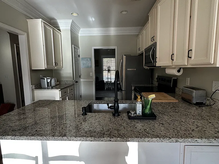 545 Pritchards Point Dr — Photo 8