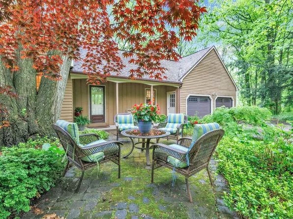 44 Red Fox Lane, Trumbull, CT 06611