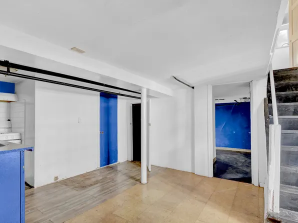 22-17 Collier Avenue image 12 of 20