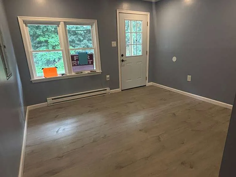 137 W Water St — Photo 30