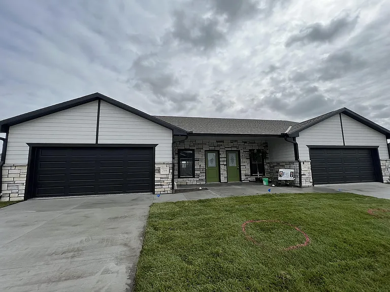 296 Capstone Dr — Photo 1