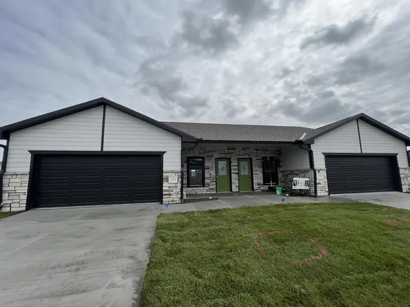 296 Capstone Dr, Fremont, NE 68025
