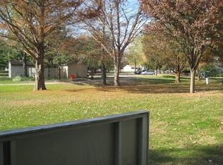 1 Colony West Dr, Champaign, IL 61820