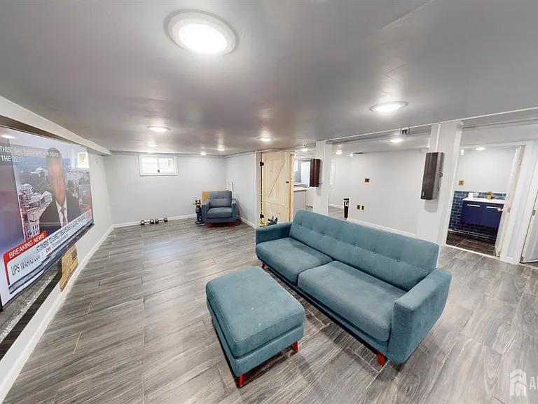 22 Wilson Ave — Photo 27