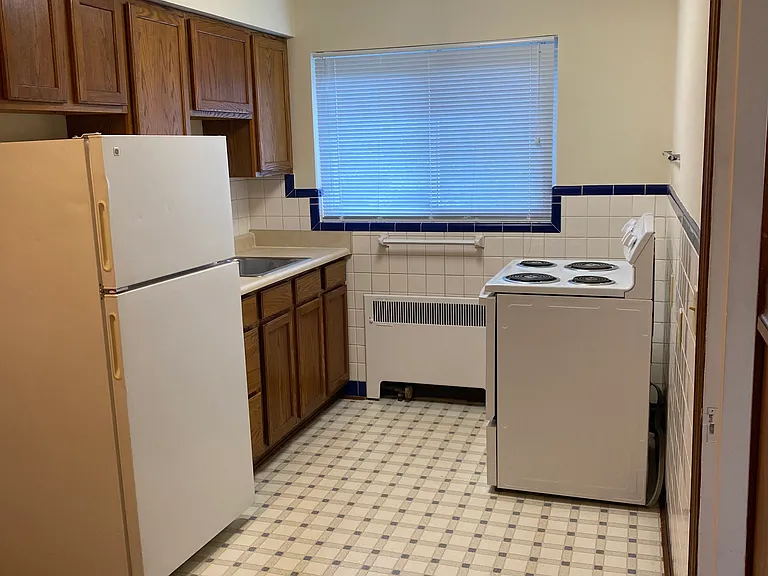 3921 Saint James Ave #1 — Photo 4