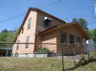 3 Broad St, Van Lear, KY 41265