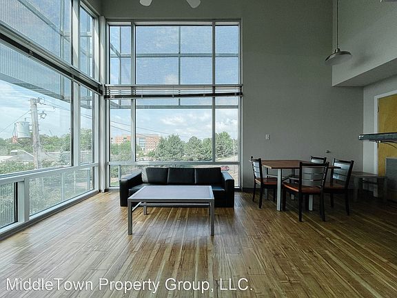 4th image of 1700 N Rosewood Ave #11054910