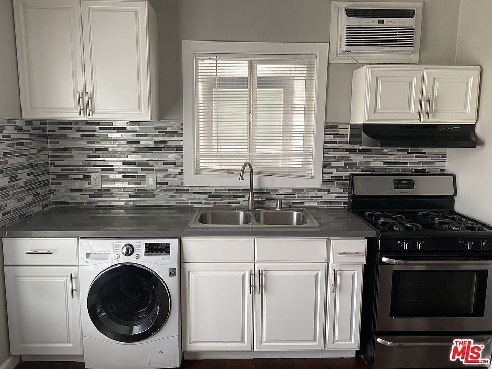 1st image of 1424 Echo Park Ave