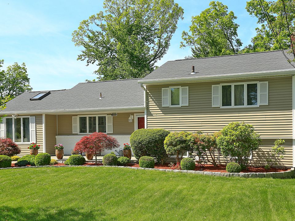 1st image of 2800 Carr Ct