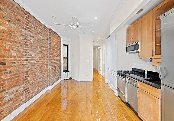 3rd image of 245 Mulberry St APT 12