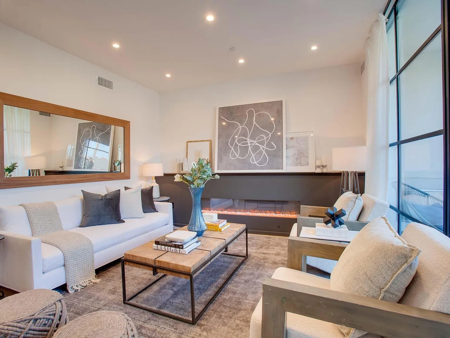 4 bed, 2500 sqft, $6,795 — Photo 3