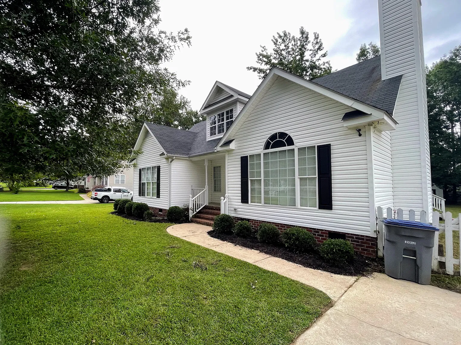 3 bed, 1430 sqft, $1,895 — Photo 1