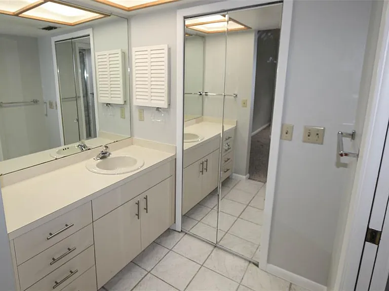 3203 Landmark Dr #2202 — Photo 20