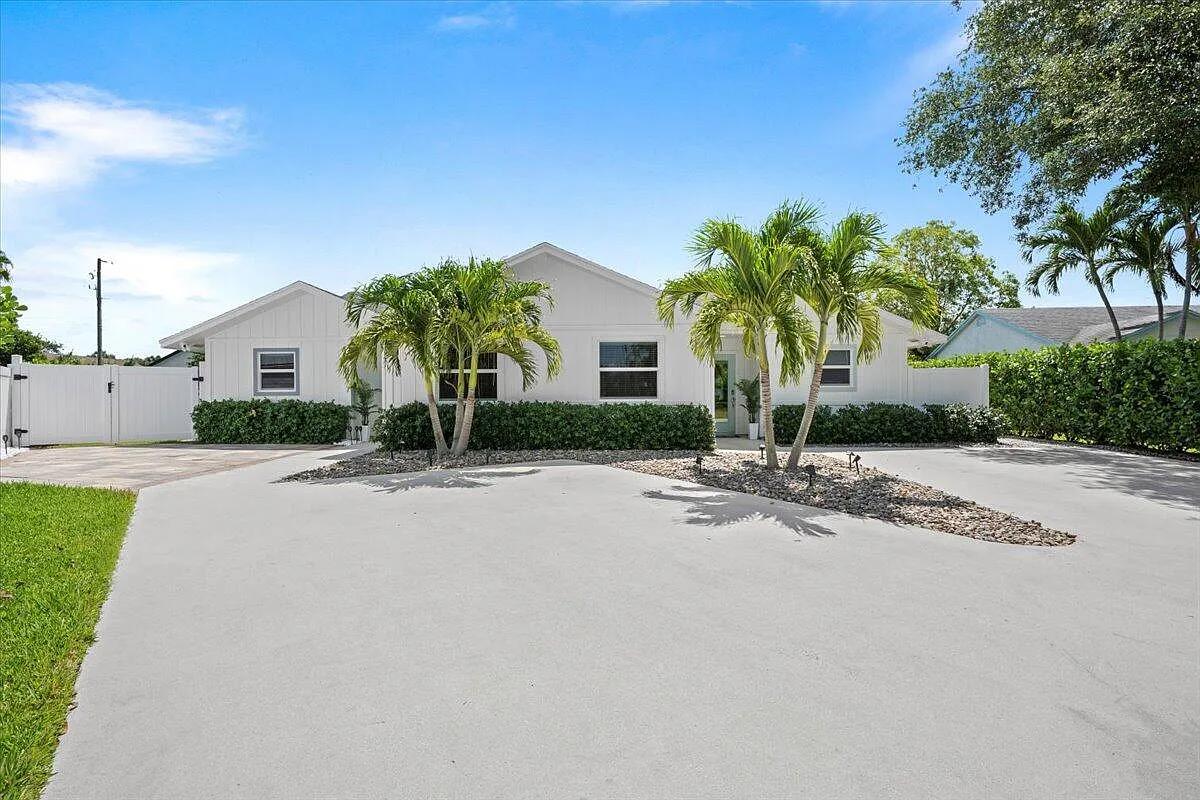3 bed, 2.0 bath, 1650 sqft, $4,000 — Photo 2