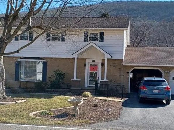 3005 Winterberry Ave, Covington, VA 24426
