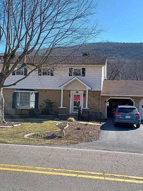 3005 Winterberry Ave photo 1
