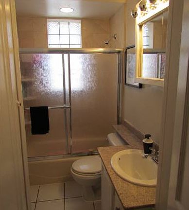 Bath w/linen closet