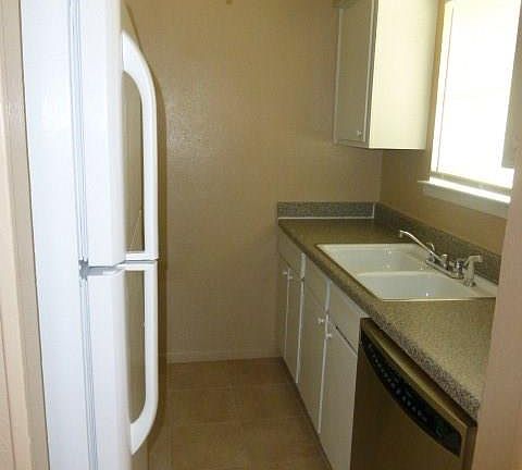 4th image of 322 Evelyn Dr