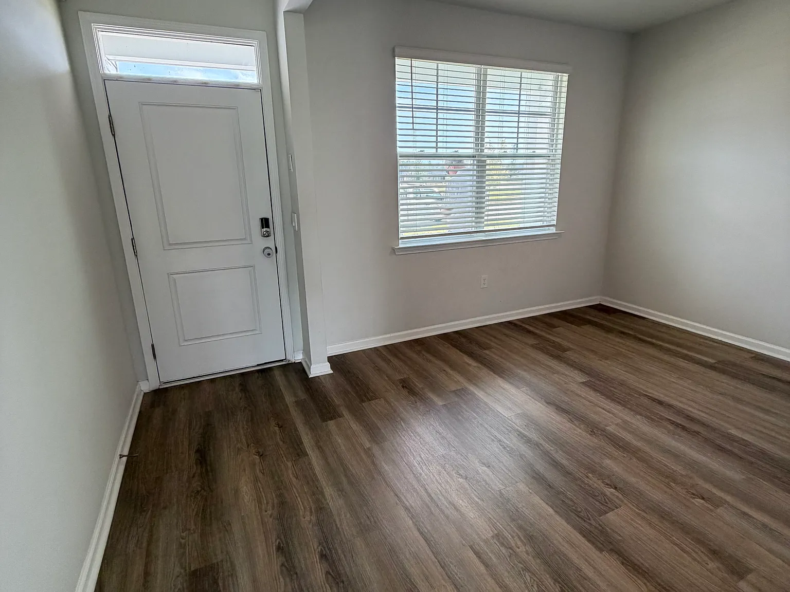 4 bed, 2164 sqft, $2,650 — Photo 3