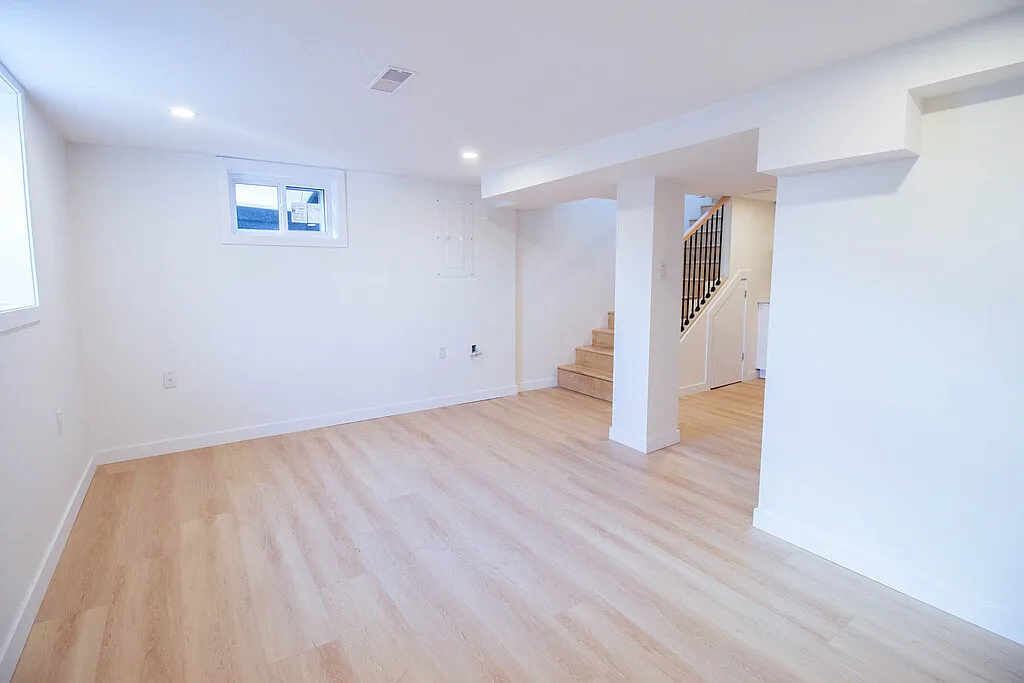 58 Churchill Avenue — Photo 3
