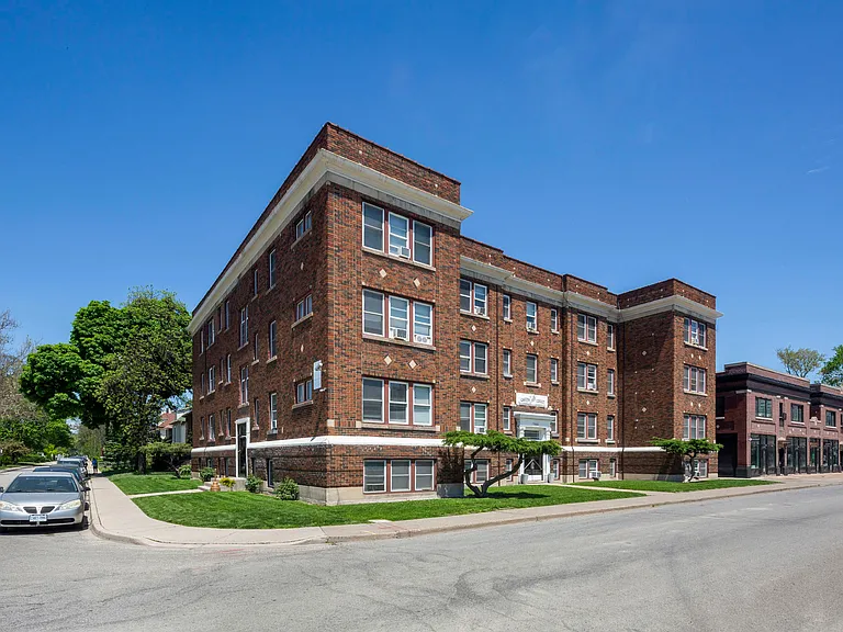 280 Erie St W — Photo 6