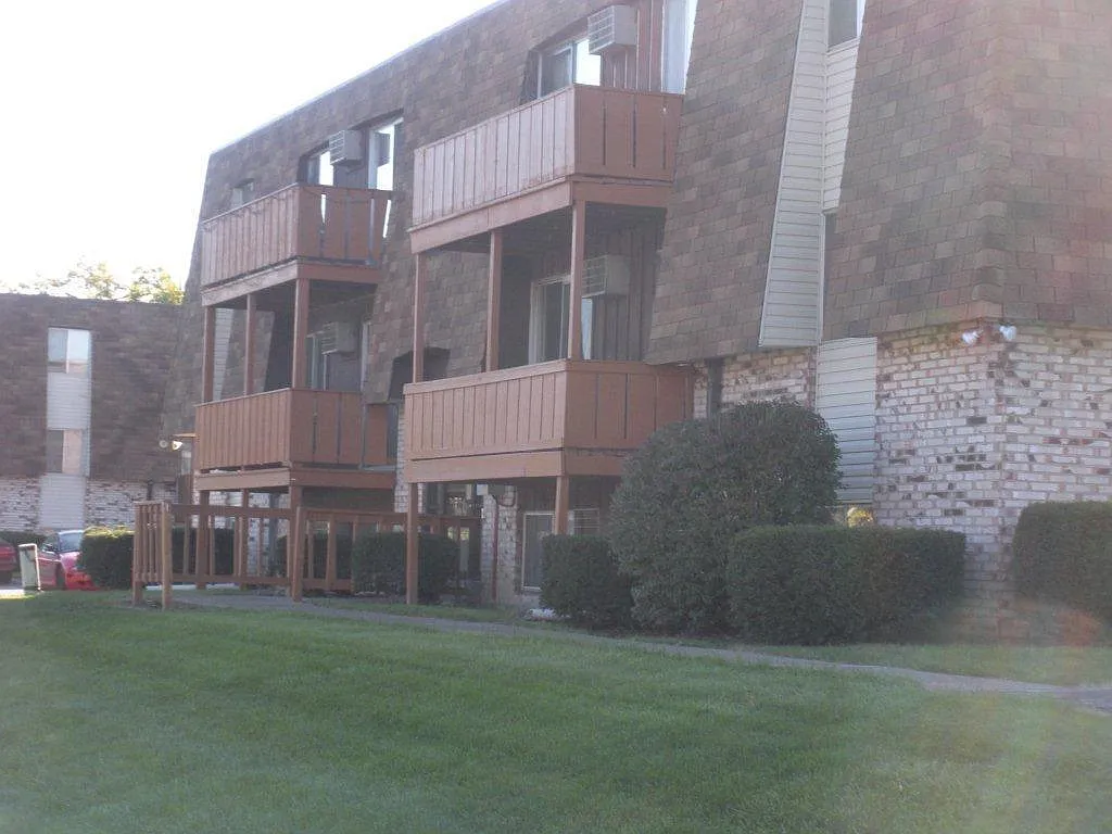 Building Photo - 123-127 Fox Hill Ln
