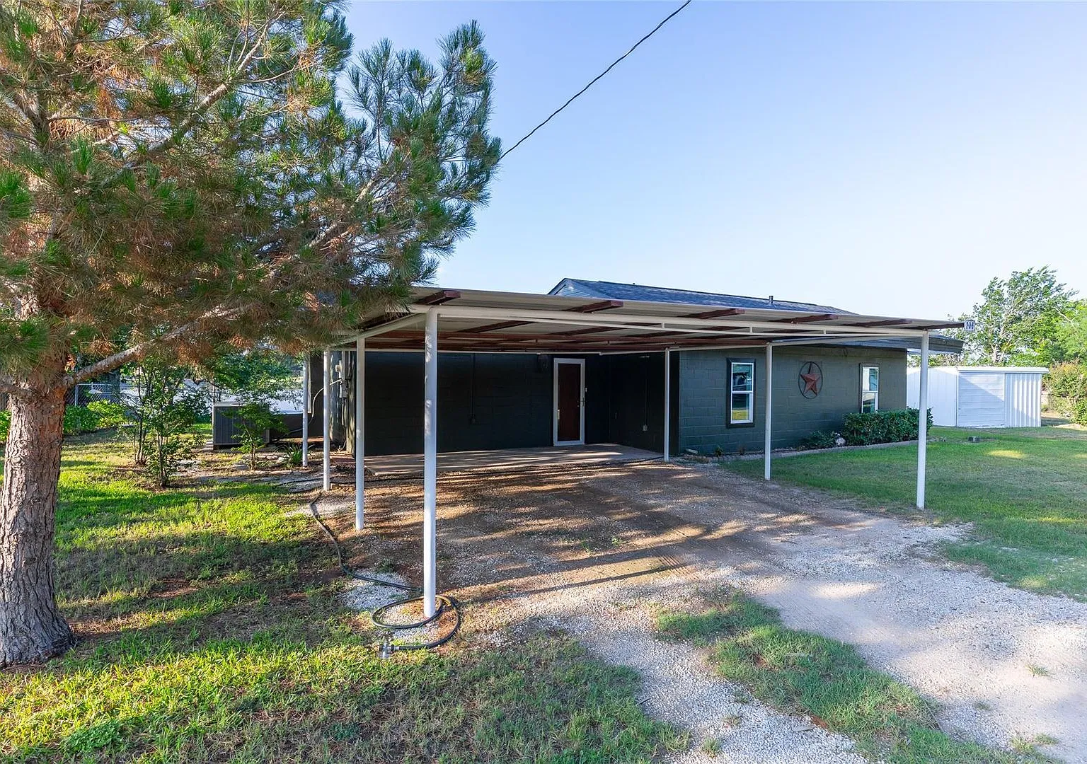 Lake House! Dock! 2 Bed, 1 Bath, 2 Living! — Photo 3