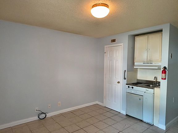 4th image of 307 Flagg St. #106