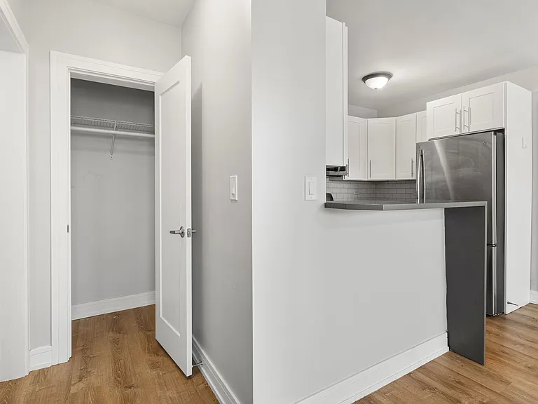 The 1521 Sherwin — Photo 47
