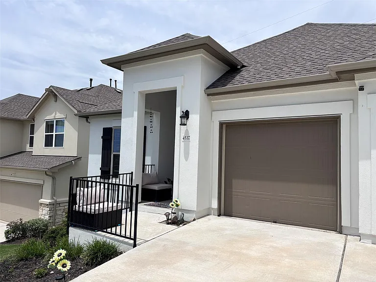 4537 Lucabella Ln — Photo 2
