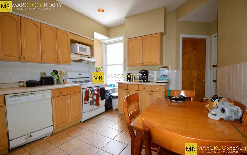 4 bed, $5,200 — Photo 3
