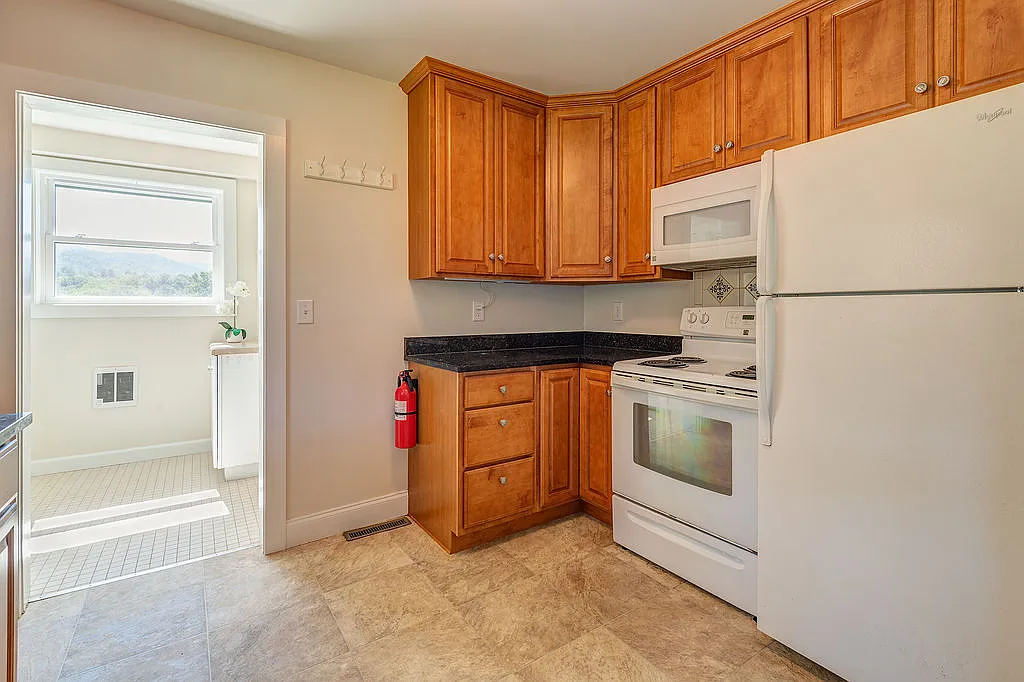 2 bed, $1,800 — Photo 2