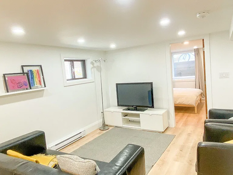75 Binswood Ave #BASEMENT — Photo 8