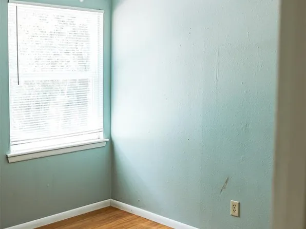 265 E Lake Dr, Medicine Park, OK 73557