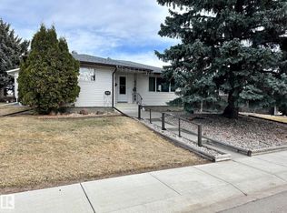 7916 150th Ave NW, Edmonton, AB T5C 2Y4