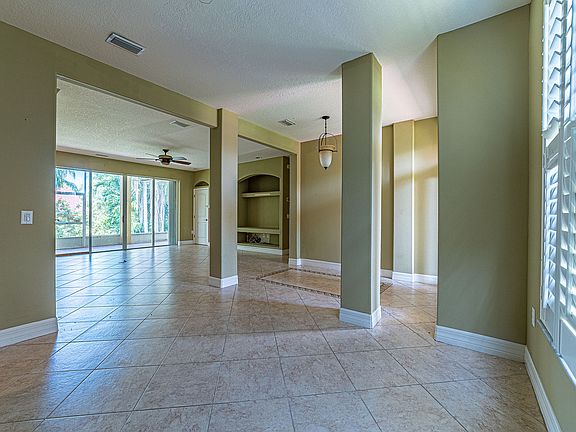 4th image of 160 River Dr