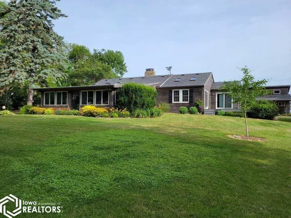 1431 Beeds Lake Dr, Hampton, IA 50441