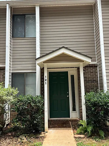 121 Candlebrook Dr Photo 1