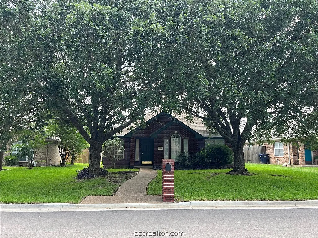 3 bed, 1330 sqft, $1,800 — Photo 1