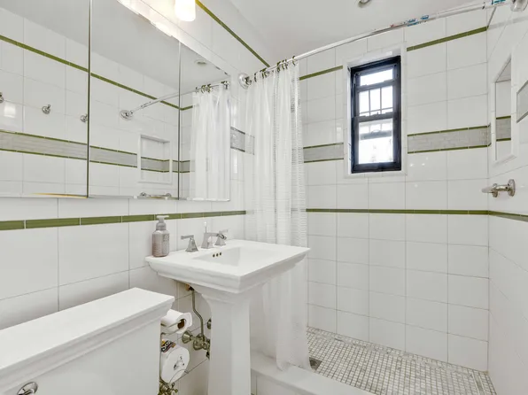 70-47 Park Drive East image 14 of 20