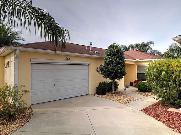 4th image of 1652 Valley Falls Way