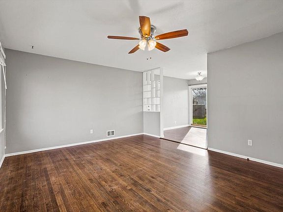 Living room: Lots of natural light