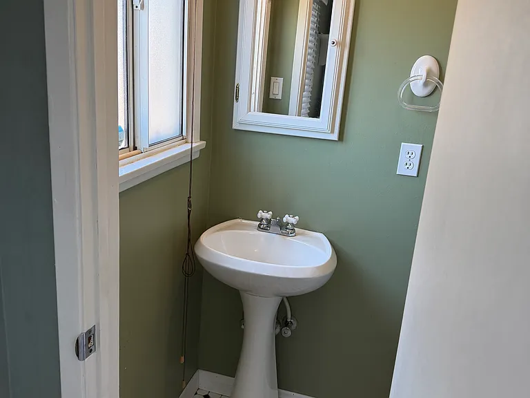 1427 Boyden Ave — Photo 10