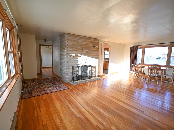 Living room/dining room