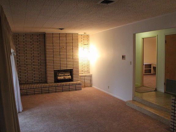 5th image of 318 Marie St