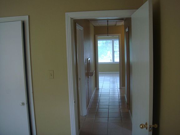 5th image of 825 Peyton Dr
