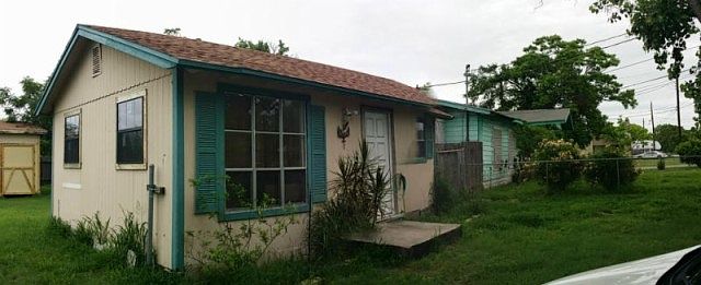 1st image of 2526 Lorine Dr
