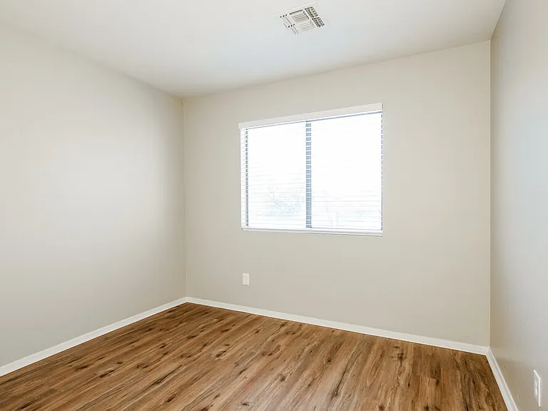9313 S 35th Dr — Photo 11
