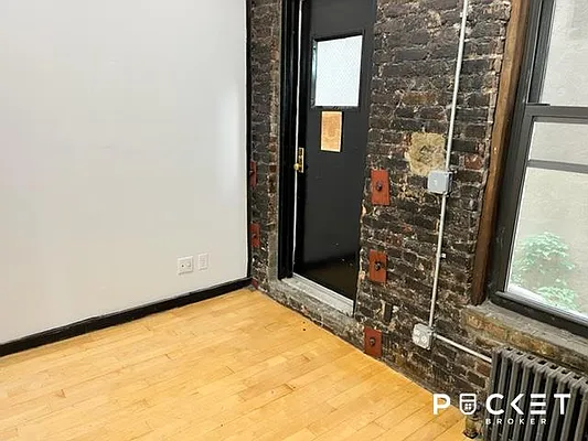 Rented by PocketBroker Inc | media 22