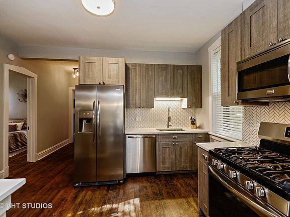 5th image of 1951 W Cullom Ave #1